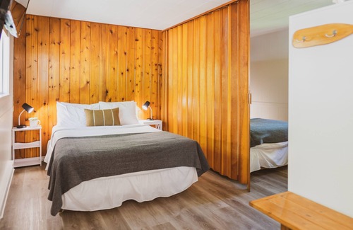 Christina Lake Hotel | Escape to Christina Lake - Budget Friendly Sleeps 4 - Beaches, Golf, Fishing