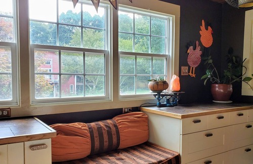 Madison County Other | Escape to Farmhouse on 5 acres, 17 miles from Athens. Screened porch/hot tub.