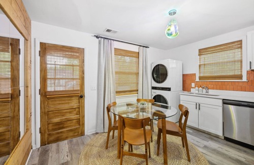 Madison House | Escape to Nashville: 15 min to Downtown & BNA, sleeps 4, gated parking!