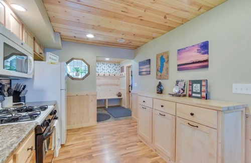 Pine City Cabin | Escape to our cozy Lakeside Cabin-great sunset views-1 hour from Cities