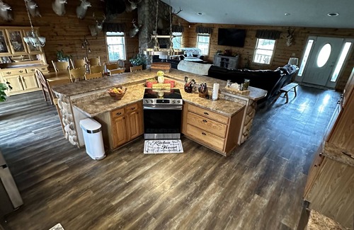 Bourbon Cabin | Escape to PARADISE on 10 sprawling acres in which to do anything you please!