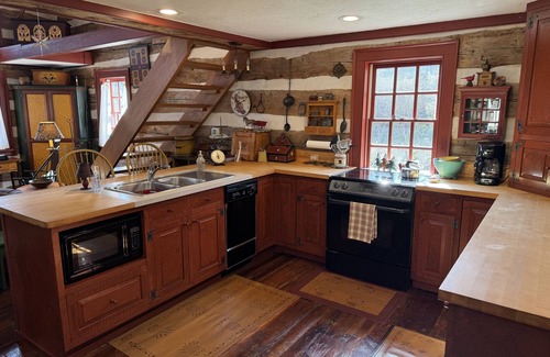 Tyrone Cabin | "Escape to Serenity: Spruce Creek Guest Cabin – Your Perfect VRBO Retreat!
