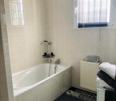 Puilboreau House | Espace deux chambres et sanitaires