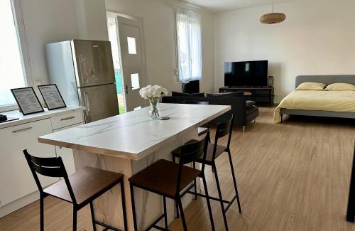 Sevran Apartment | Espace ouvert et lumineux