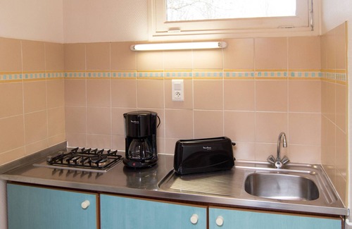 Espalion Apartment | Espalion, pleasant studio for 2 people, heated swimming pool, ideal for couples.