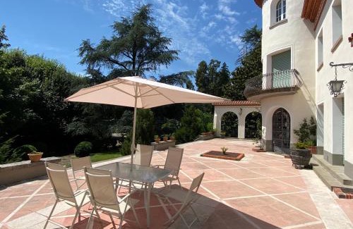 Olot Villa | Espectacular Casa Chateau en el centro de Olot