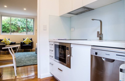Ashfield Apartment | Esperanza Gardens A Stylish Victorian Studio