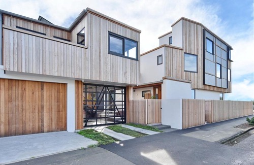 Sumner House | Esplanade Beach House - Christchurch Holiday Homes