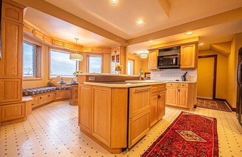 Petawawa House | Estate house on the Ottawa river with 47 KM's of boating