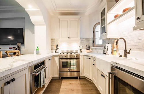 Woodside Apartment | Estately Plausibility of Simplicity
