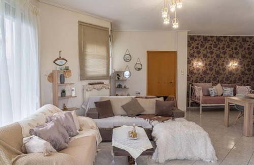 Nees Pagases House | Estell’s sweet luxury house