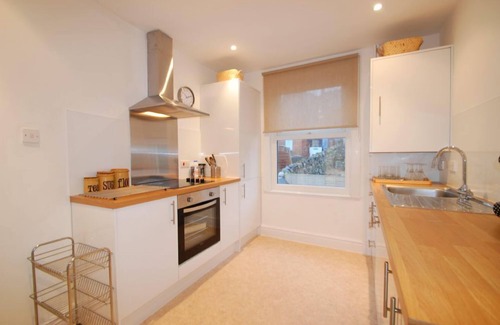 Deganwy Cottage | Estuary View Apartment - sleeps 4 guests in 2 bedrooms
