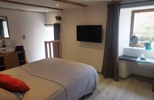 Saint-Martin-de-Valamas Bed & Breakfast | Etage Entier Dans Ancienne Ferme au Cœur du Village, 2 Chambres et Kitchenette