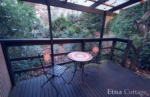 Mount Dandenong Cottage | Etna Cottage - lovely, private, corner spa bath