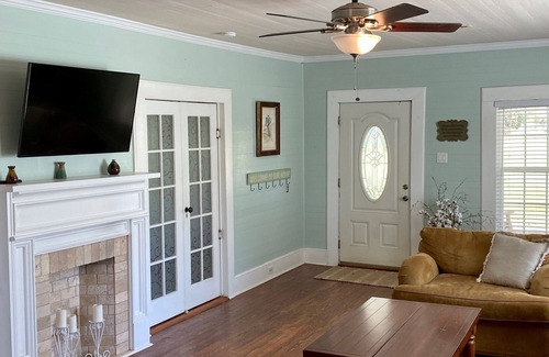 Georgetown House | “Eufaula Cottage” Charming Lakefront Cottage