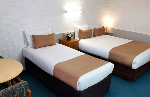 Ballarat East Hotel | Eureka Lodge Motel