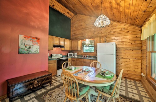 Eureka Springs Apartment | Eureka Springs Studio w/Deck, Views & BBQ!
