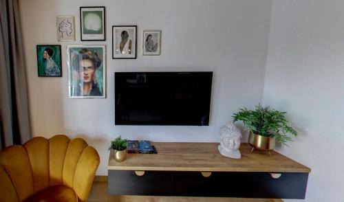 Tomaszow Mazowiecki Apartment | EUROPA22 Apartament "Sen jak w pięciogwiazdkowym hotelu" - JAKOŚĆ, nie ilość - CENTRUM MIASTA w atrakcyjnym miejscu obok parku ze stawem