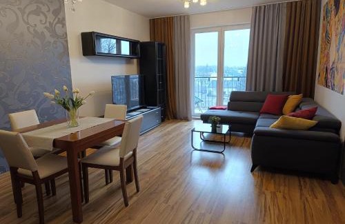 Tomaszow Mazowiecki Hostel | EUROPA22 "Hostel - prywatne 3 pokoje" lub "Apartament cały z 3 pokojami" - CENTRUM MIASTA Szybkie i Łatwe Zameldowanie