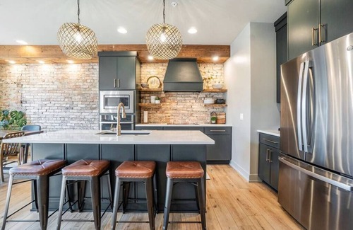 Holland Condo | Evelyn 201 Fabulous Condo on 8th with Terrace