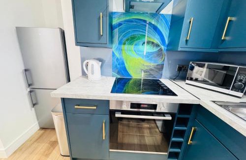 Kenilworth Apartment | EVELYN - KENILWORTH STUDIO FLAT 30m2 - PRIVATE PARKING
