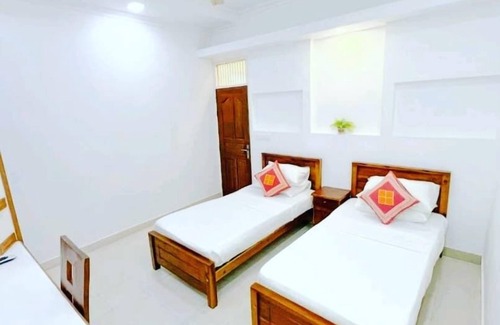 Hulhudhoo House | Everest Lodge