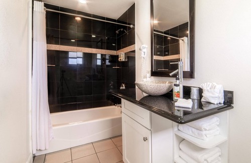 Everglades City Hotel | Everglades City Motel - Queen Room, 2 Beds, Back Door
