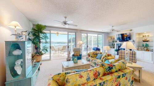 Shawnee Bend House | EVERGREEN 209