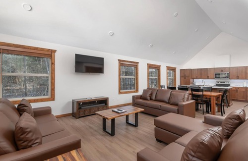 Valemount House | Evergreen Cabin Rental