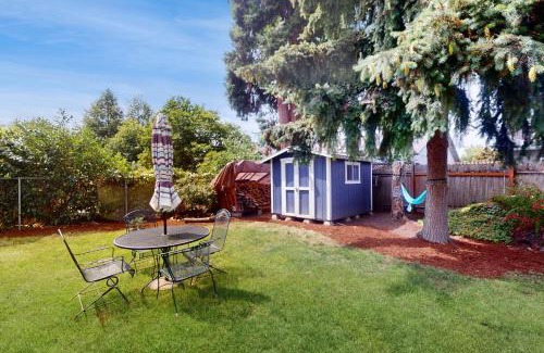 Eugene House | Evergreen Hideaway