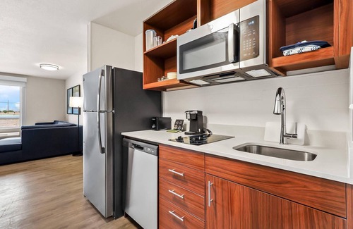 Biggs Field Hotel | Everhome Suites El Paso Airport Near Fort Bliss