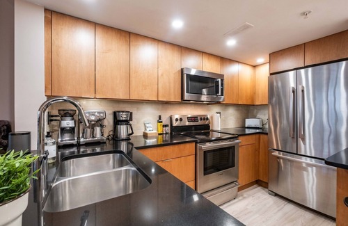 Whistler Cay Heights Condo | Excellent location | Renovated | Pool & hot tub | BBQ