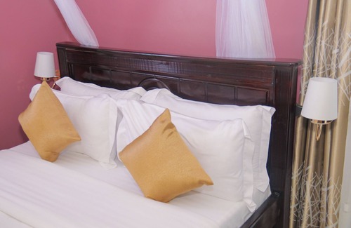 Kasese Hotel | Excellent views of Rwenzori mountains