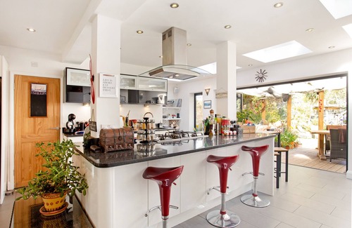 Coombe Vale House | Exceptional 5 Bed House in London Borough of Kingston