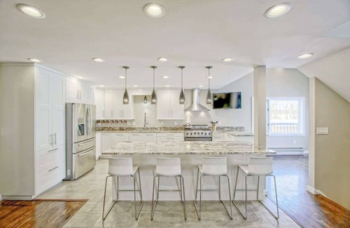Cohasset House | Exceptional 4BDR on Sugar Lake South Shoreline