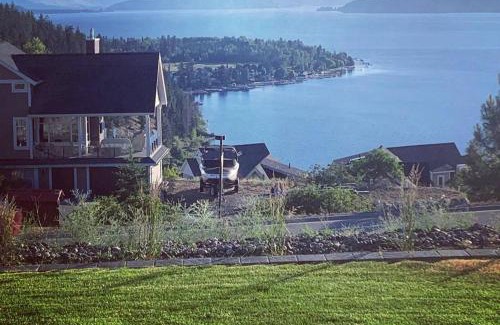 Central Okanagan House | Exceptional Boutique Cottage with Amazing View
