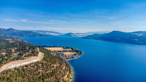 Central Okanagan House | Exceptional Boutique Cottage with Amazing View