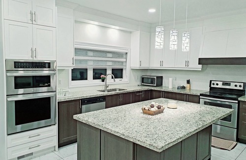 Alcona House | Exceptional Location mins to Lake Simcoe