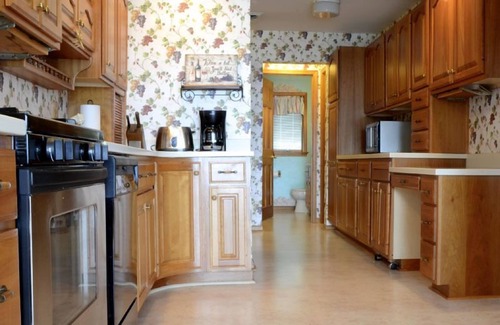 Chesapeake City House | Exceptional River Front Family Retreat! - Dock, Private Beach & Bungalows