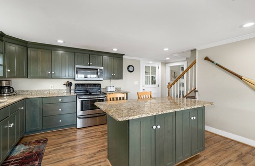 Weirs Beach House | 🌟 Exciting Lakefront Getaway Awaits – Your Ultimate Vacation Experience! 🏡🌊