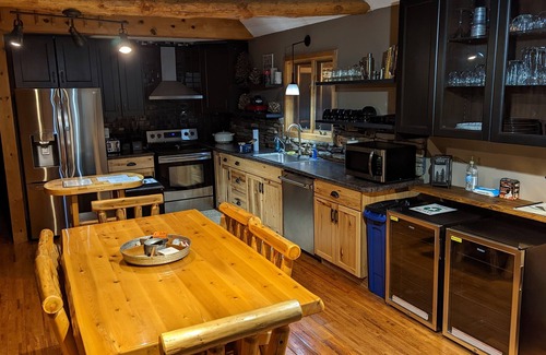 Dunbar House | Exclusive 4 Bedroom Home on 10 Acres, Hot Tub, Pond in Heart of Trail System