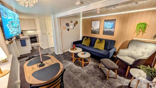 Sortland Apartment | Exclusive and Cosy! Sea and Mountian View - Superfast Wifi, Washer and more included