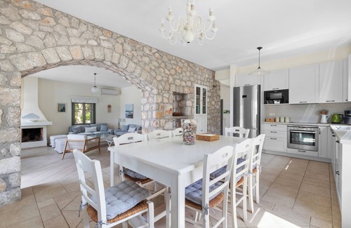 Kilada Villa | Exclusive Beachfront Villa with Swimming pool