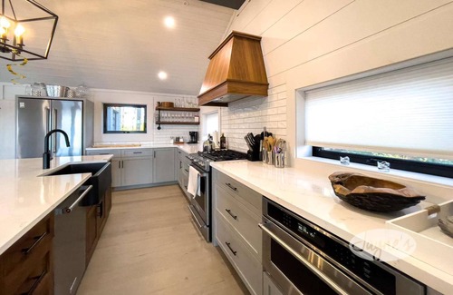 Gravenhurst Cottage | Exclusive Cottage with water views from all points