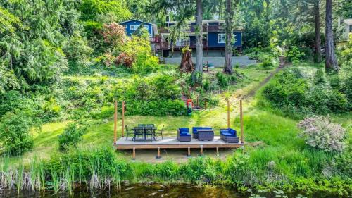 Three Lakes House | Exclusive Lakefront For 10 with Sauna Kayaks Peace