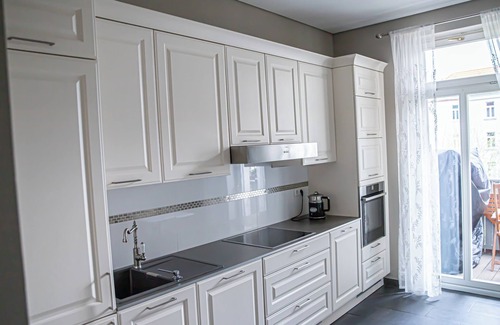 Sud Apartment | Exclusive large central apartment with balcony & stucco