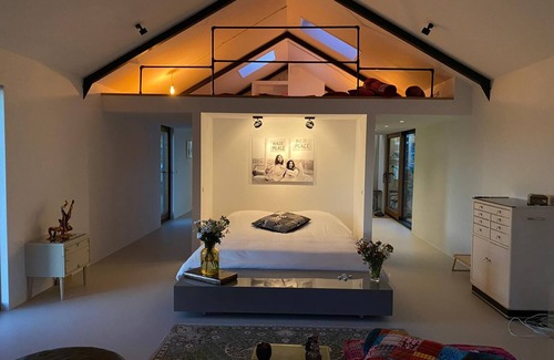 Municipality of Landsmeer House | Exclusive Romantic Amsterdam Retreat: Luxurious Oasis Near the Heart of the City