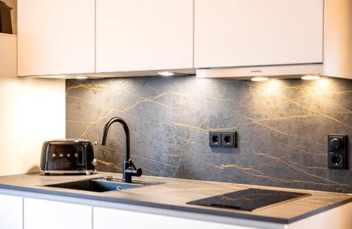 Wiederitzsch Apartment | Exclusive Suite mit Tiefgarage in Nähe Messe-BMW-Porsche-DHL-Flughafen-Flugzeugwerk der Deutsche Aircraft