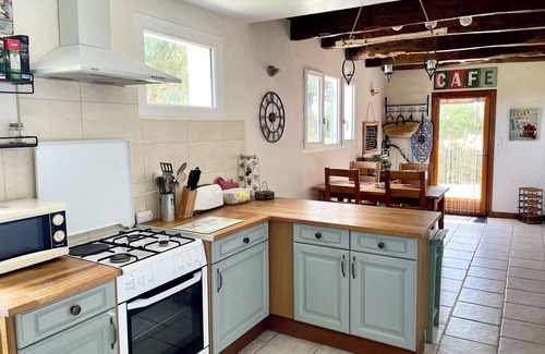 Cendrieux House | Exclusive use of Pool - 2 Bedrooms - en suite - sleeps up to 5