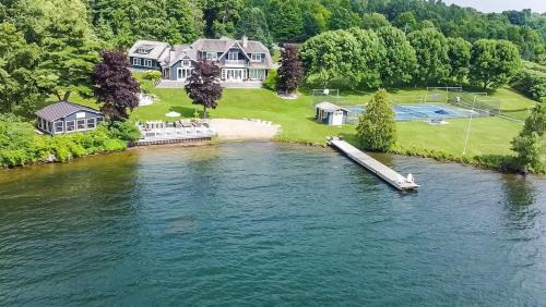 Rideau Lakes House | Exclusive Waterfront Getaway with Beach & Bunkie